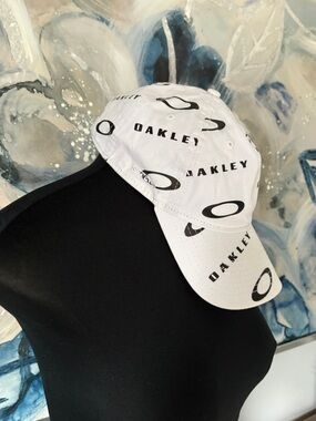 Oakley White and Black Logo Print Baseball Cap